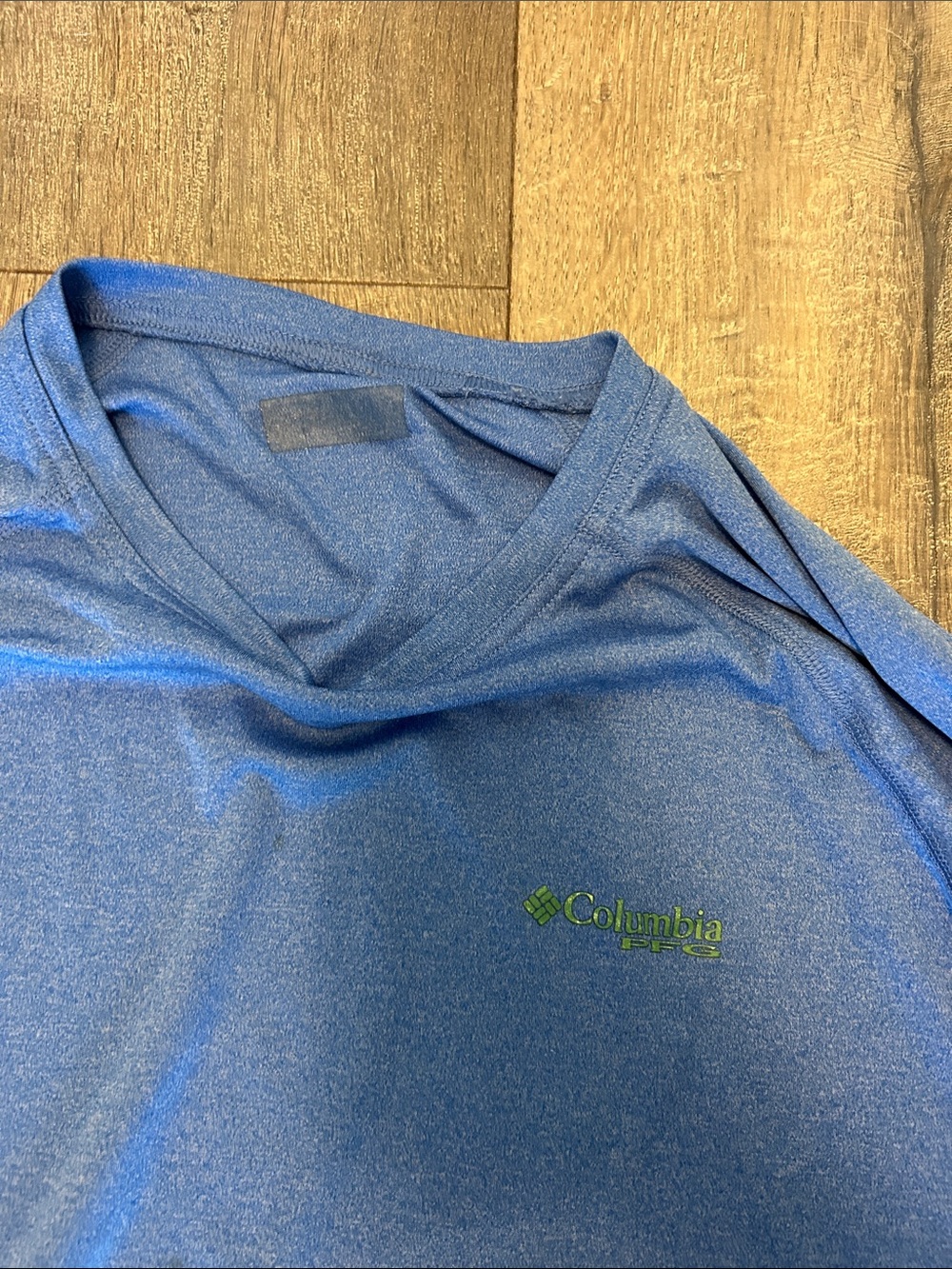 Columbia Men’s Long-Sleeve Performance Shirt in Blue with Green Logo - Picture 2 of 3